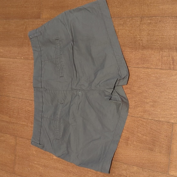 Old Navy Gray 3.5" Shorts, size 12 - Picture 2 of 4